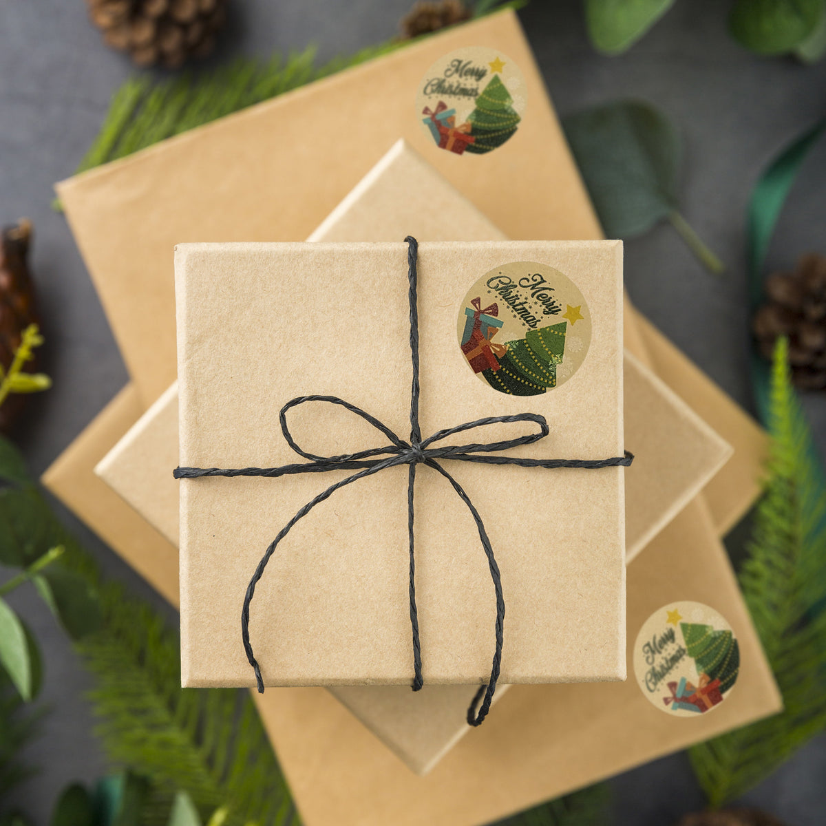 Étiquettes de Noël en rouleau de 200 pièces, 35 mm, papier kraft lisse, autocollants Joyeux Noël avec sapin de Noël